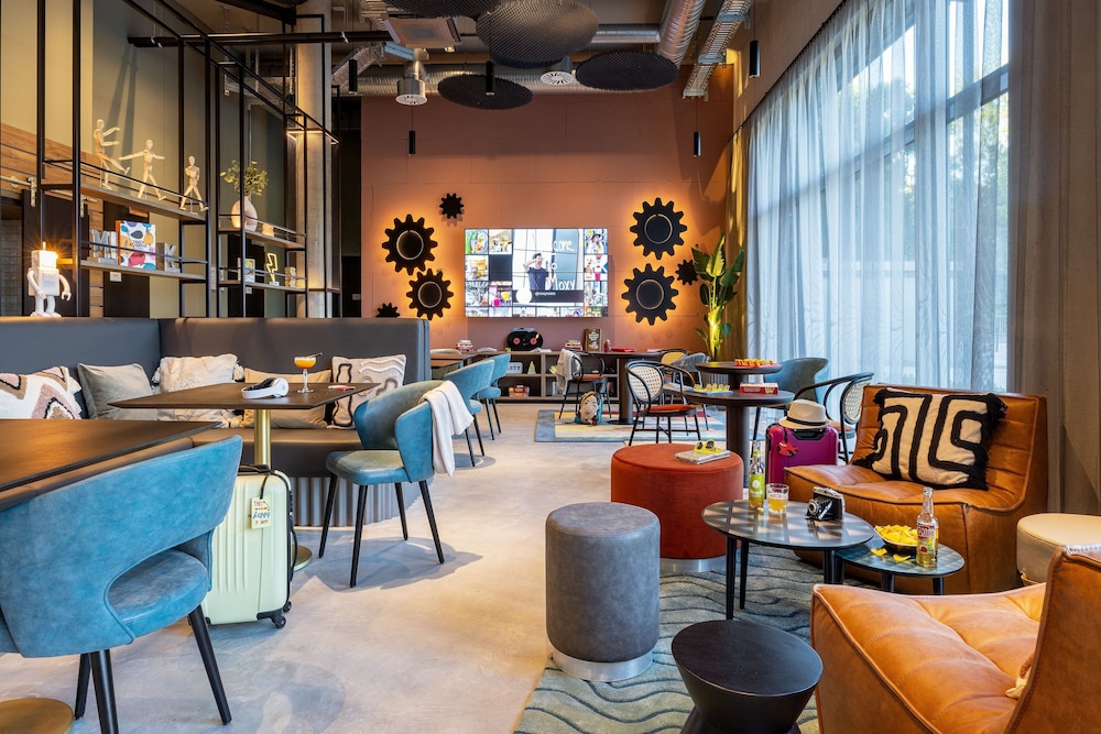 Moxy Simmern 13/15