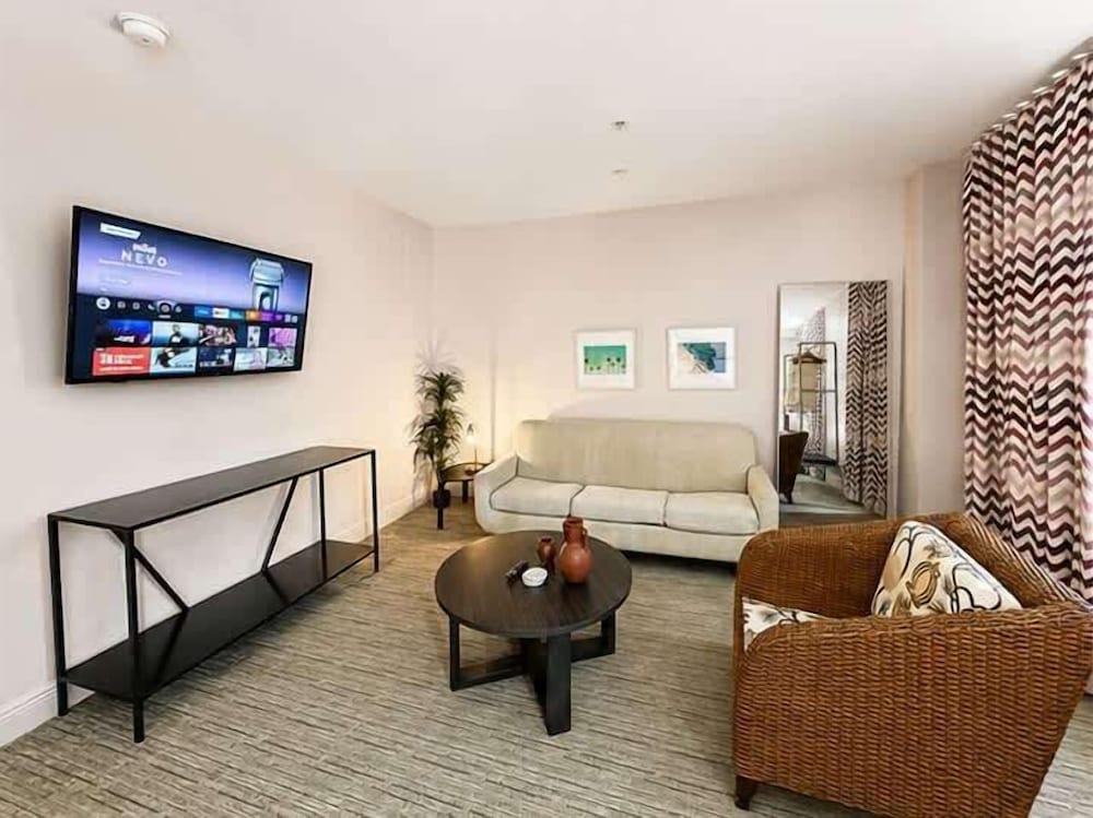 The Astor by LuxUrban 20/30