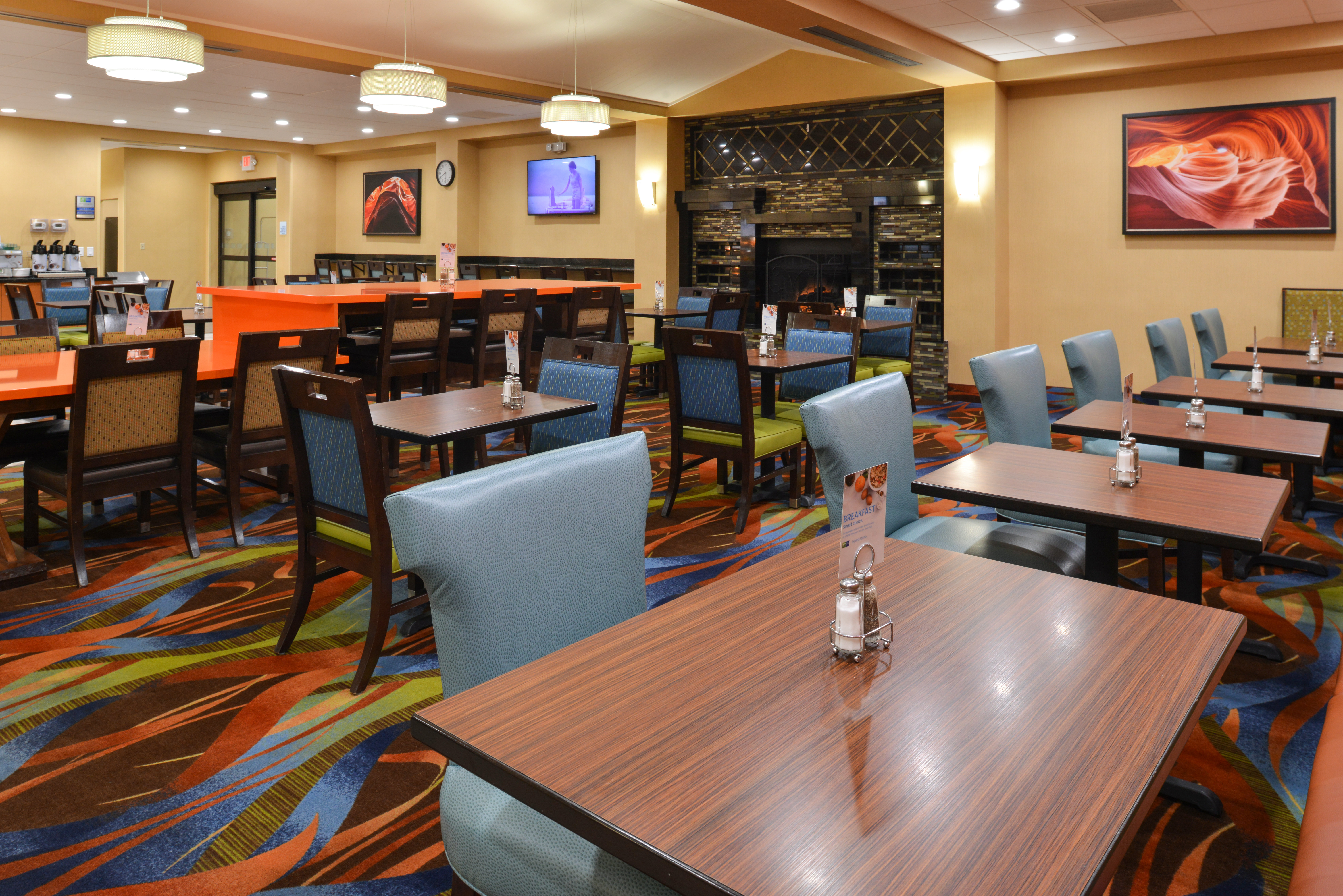 HOLIDAY INN EXPRESS FLAGSTAFF 38/63