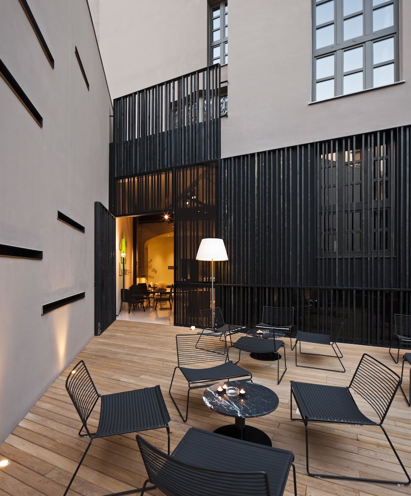 CARO HOTEL 55/71