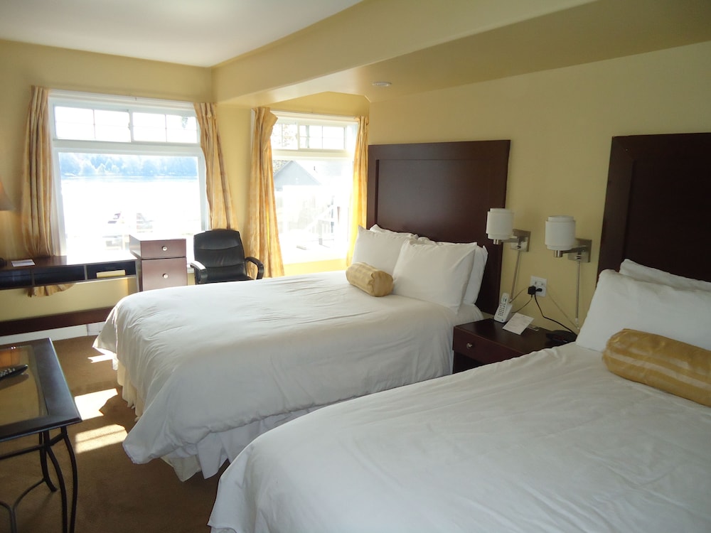 Bayside Inn & Waterfront Suites 12/40