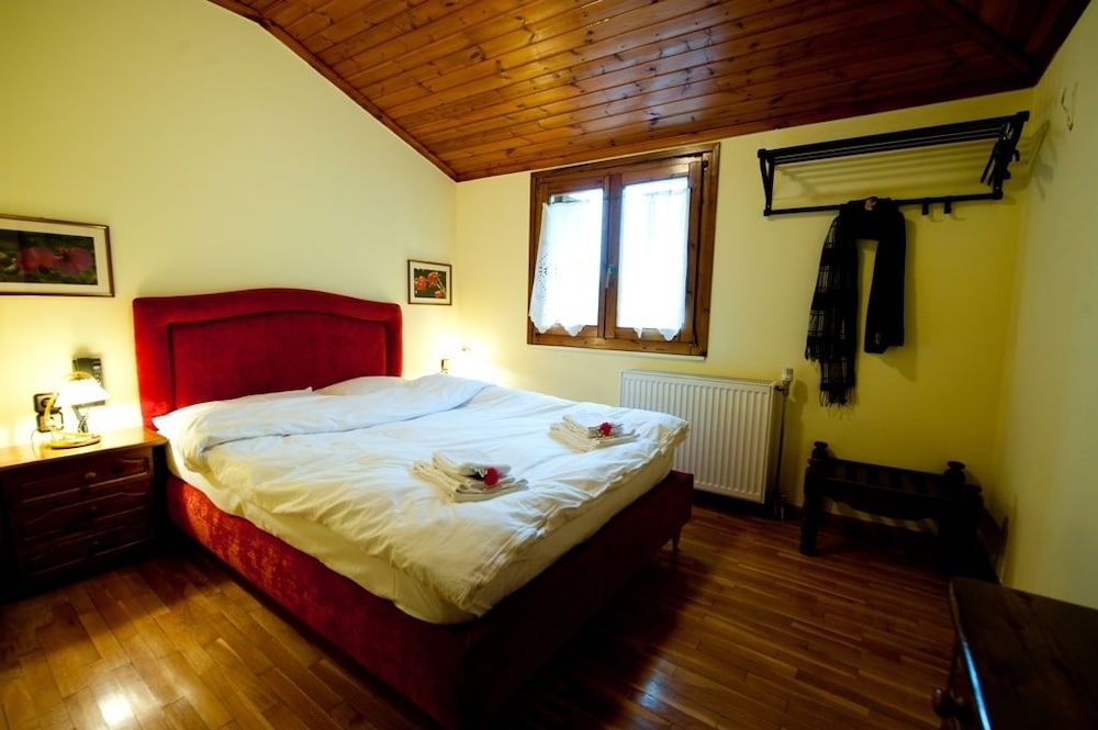 To Balcony Tis Agorianis 9/50