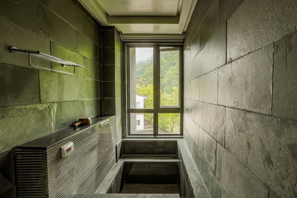 Sunrise Hot Spring Hotel 26/50