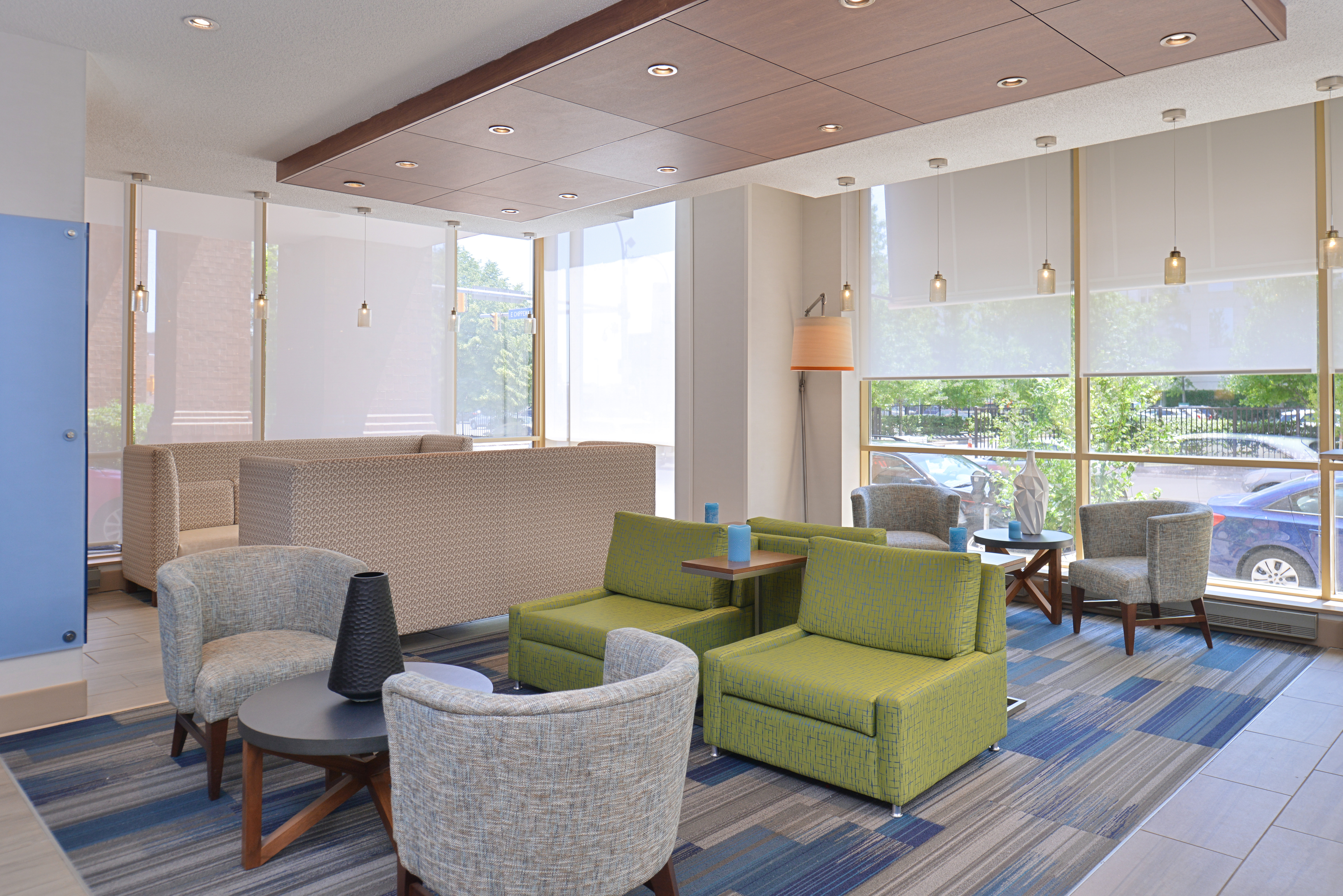 Holiday Inn Express And Suites Downtown Buffalo Ex Comfort Suites 14/20