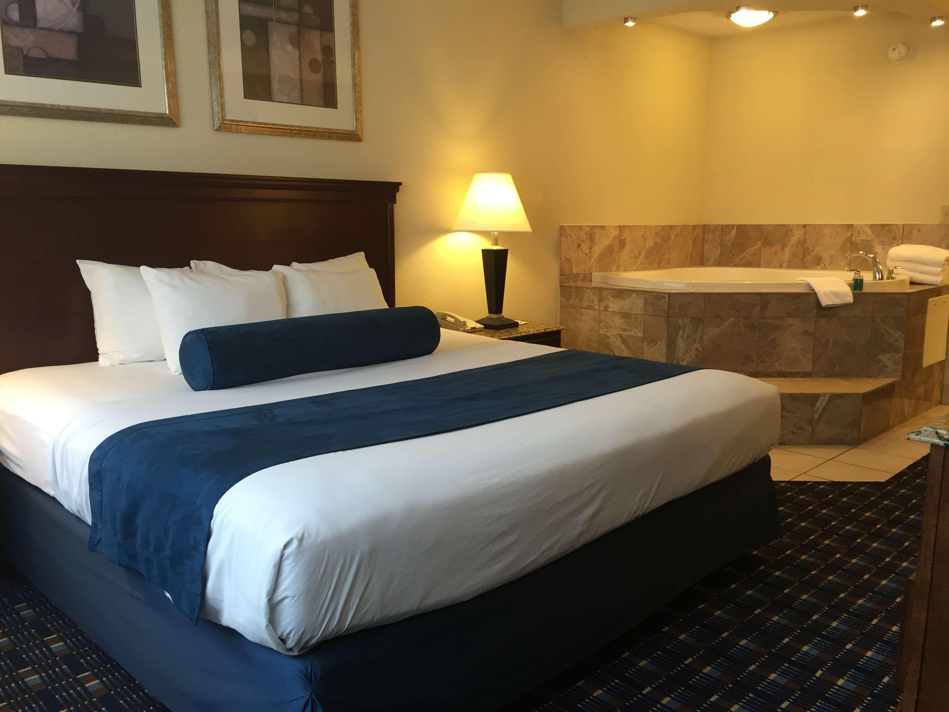 Room, Best Western Plus Reading Inn & Suites 2/10