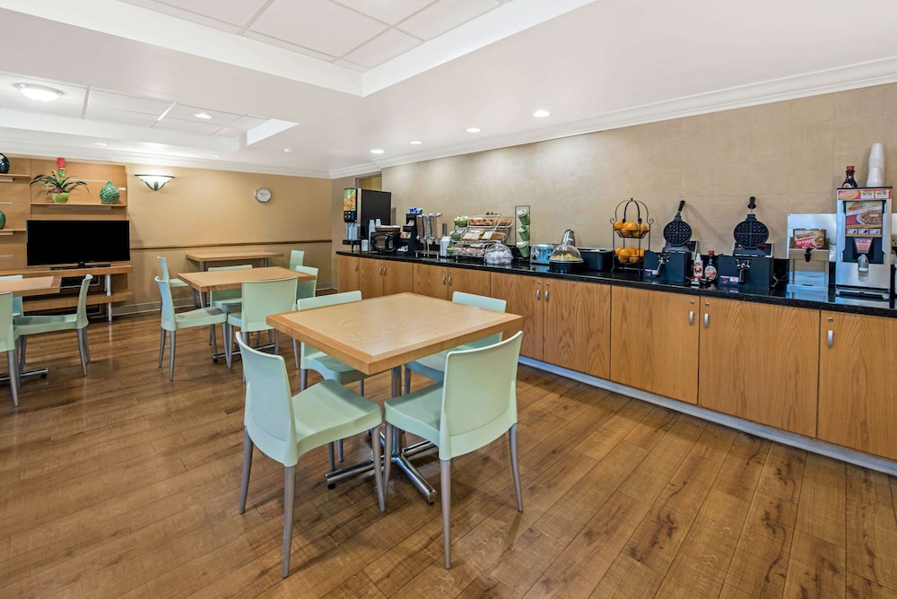 La Quinta Inn Suites By Wyndham West Palm Beach Airport 41/50