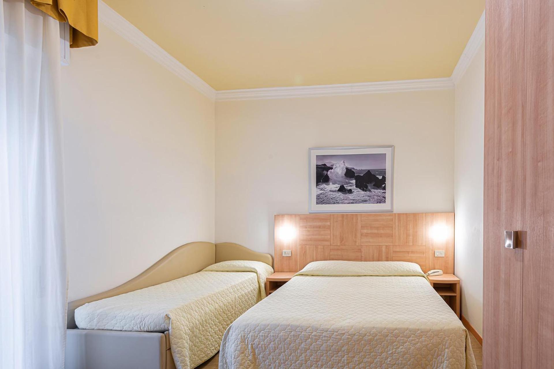 Hotel Corinna 15/50