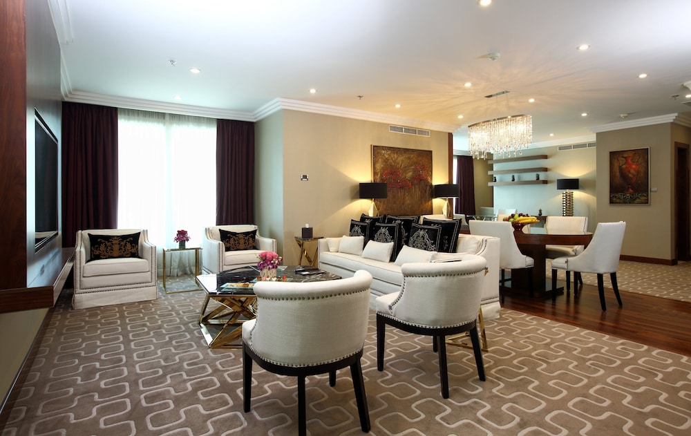 كراون بلازا الرياض منهال(Radisson Blu Hotel and Convention Center, Riyadh Minhal) 53/67