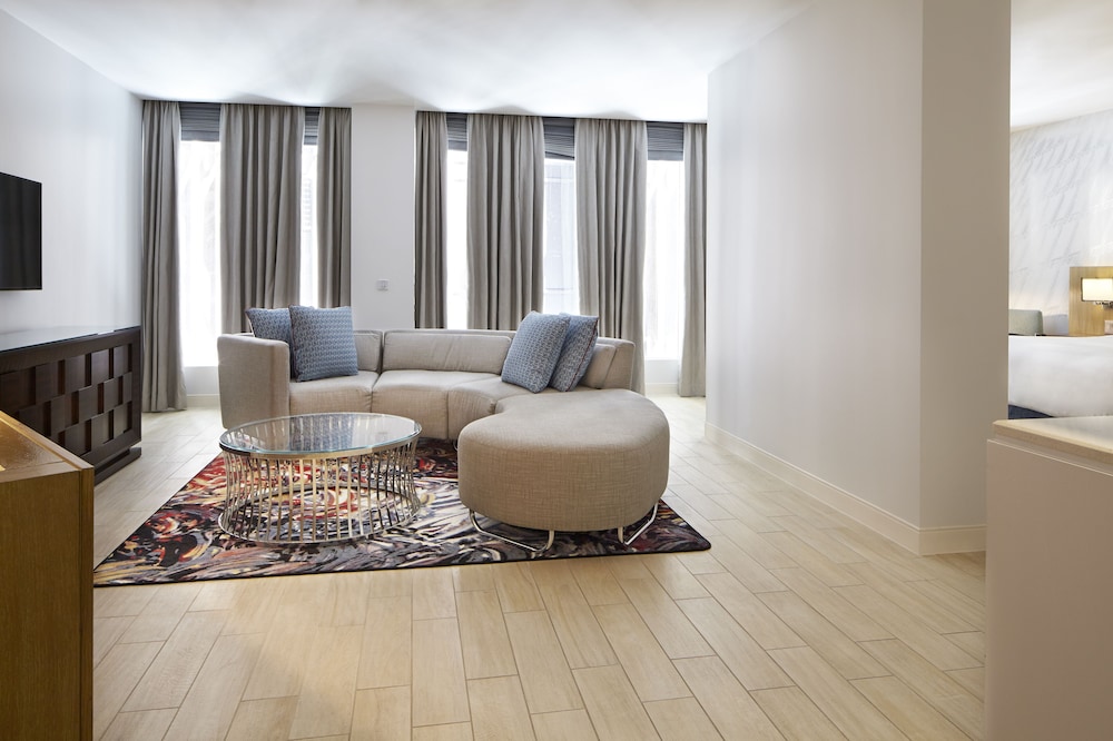 Hotel Indigo Atlanta Downtown 45/77
