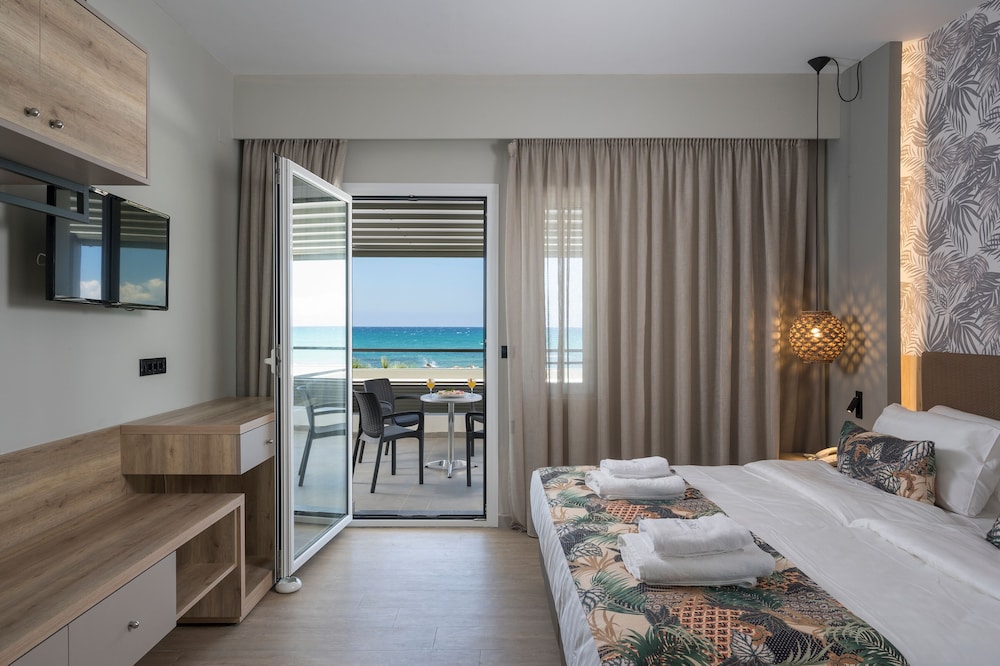 Mare Blue and Suites 4/26