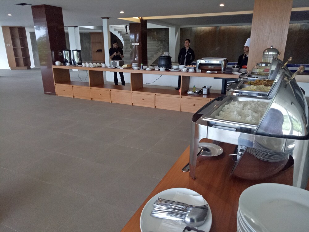 Townhouse Oak Hotel Pondokan Tjiburial in BANDUNG