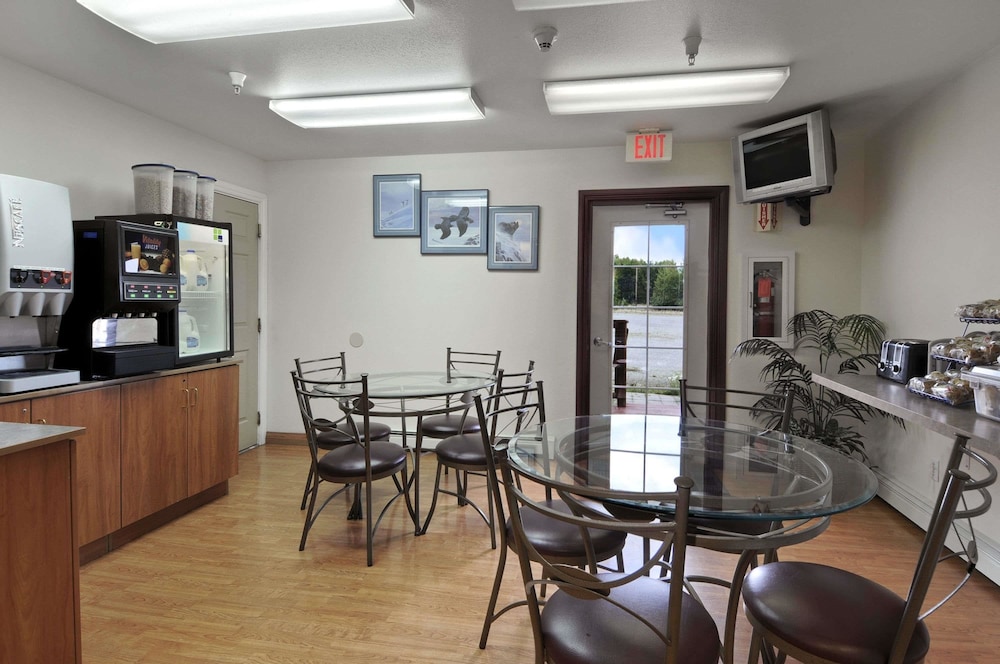 Microtel Inn & Suites By Wyndham Eagle River/Anchorage Are 24/27