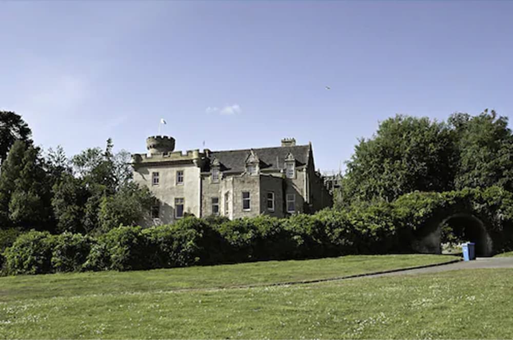 Tulloch Castle Hotel 65/67