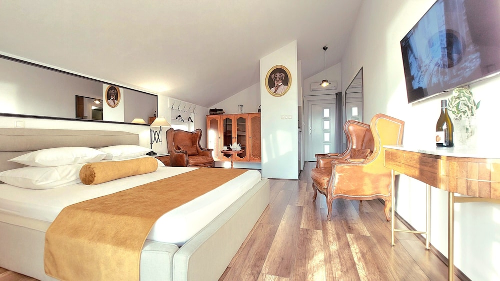 Refresh Boutique Apartments 12/50