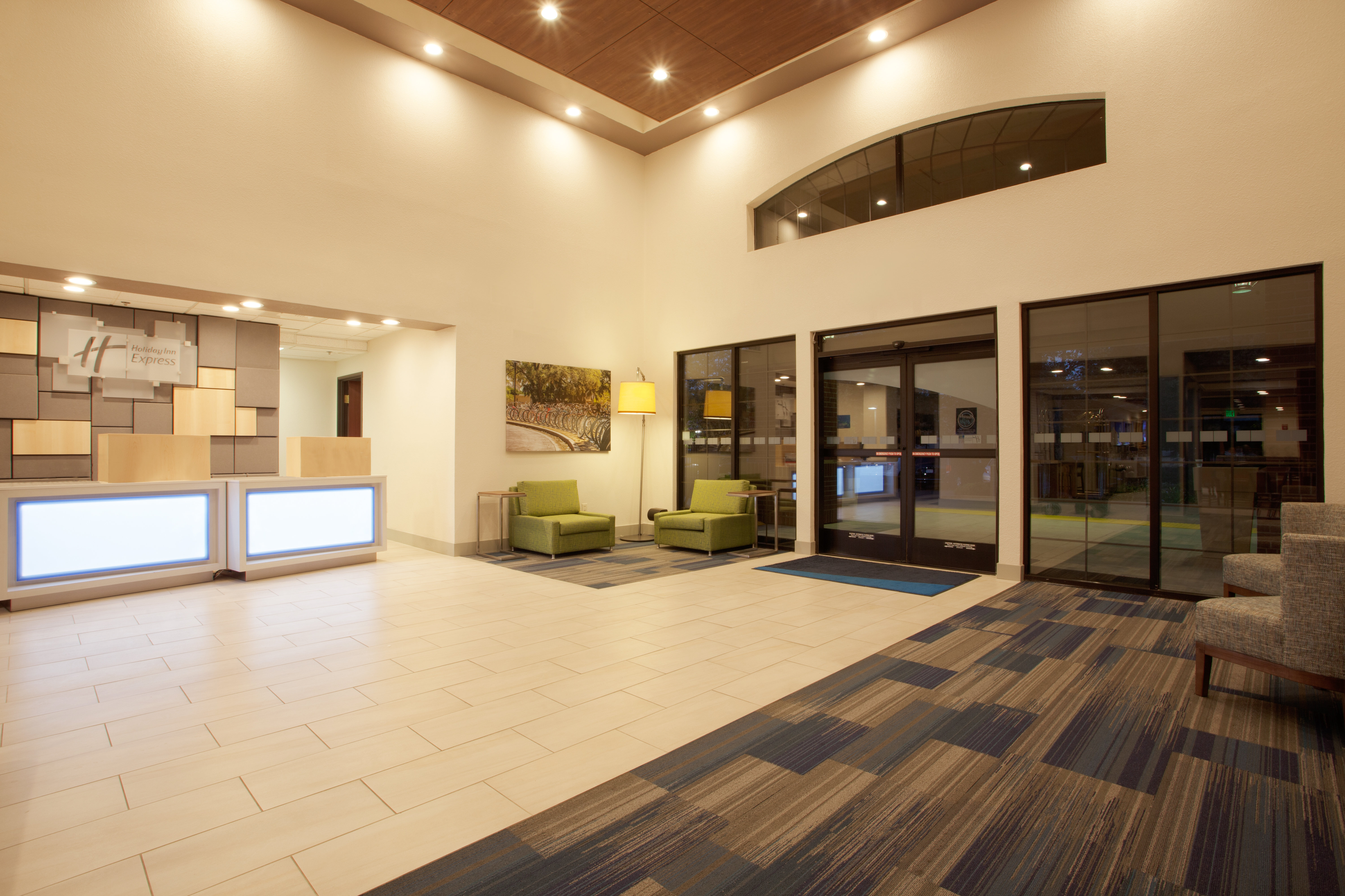 Holiday Inn Express Suites Davis University Area 18/27