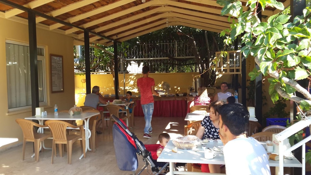 Caner Hotel 24/38