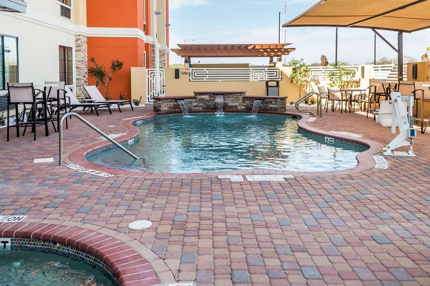 MainStay Suites Edinburg South 40/41