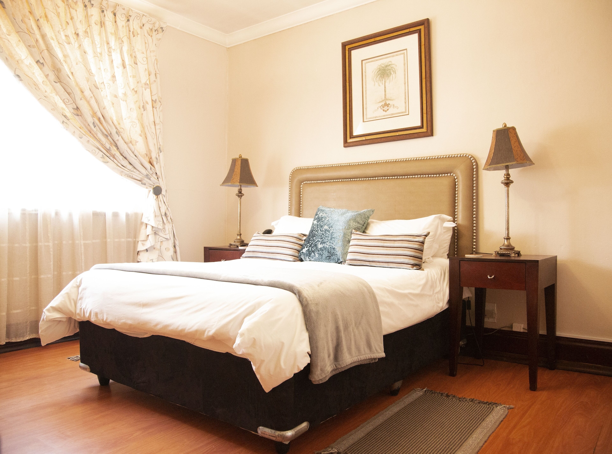 STANDARD, QUEEN BED