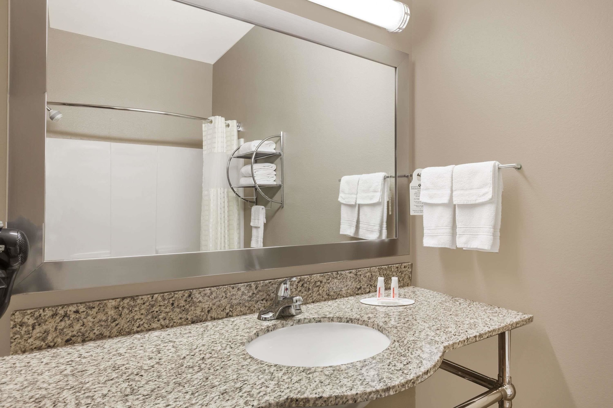 Room, Queen Bed, Accessible, Days Inn And Suites Marquez 2/4