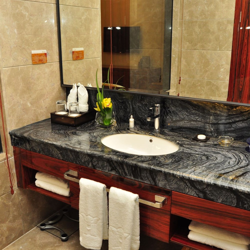 Tong Yu International Hotel 34/39