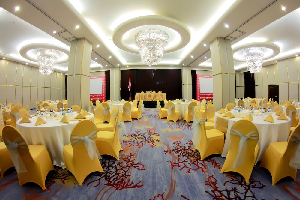 Swiss-Belhotel Ambon 56/69