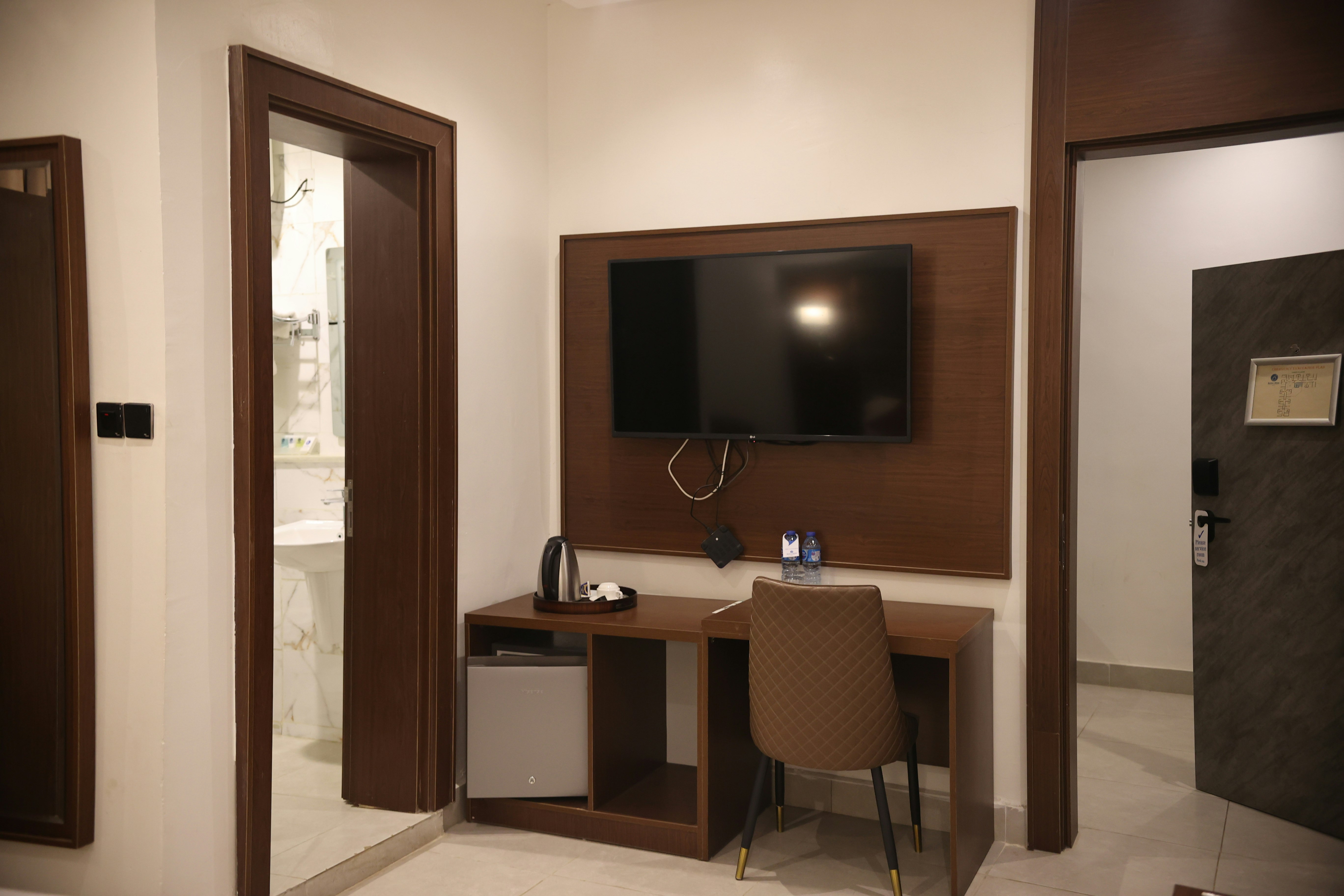 Bolton White Hotels 19/24