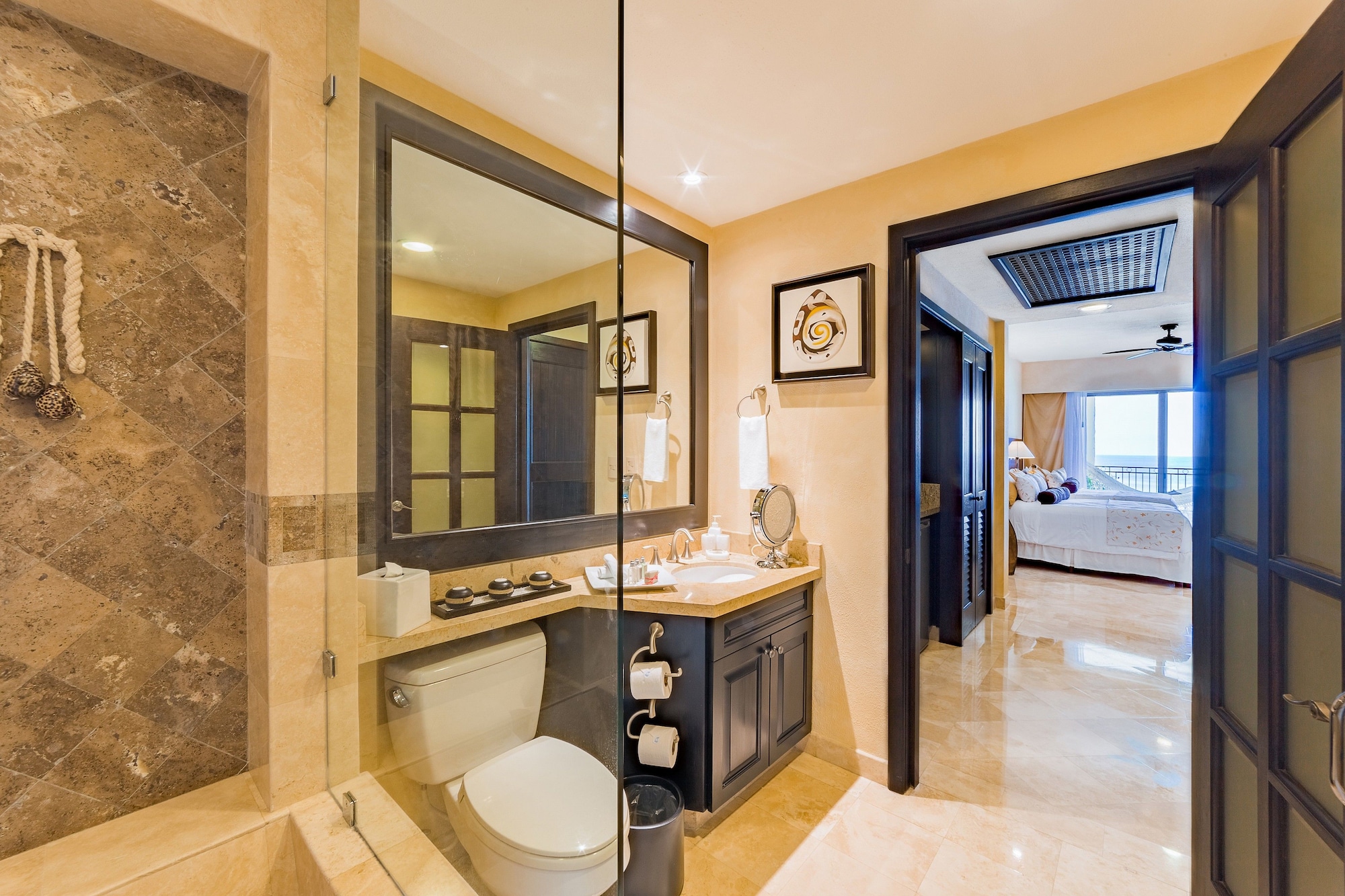 DELUXE, KING BED, OCEAN VIEW