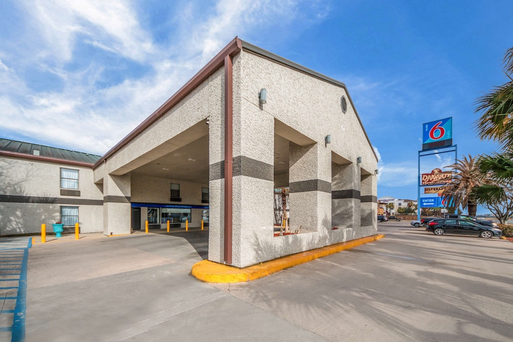Studio6 Laredo, TX - North I 35 38/47