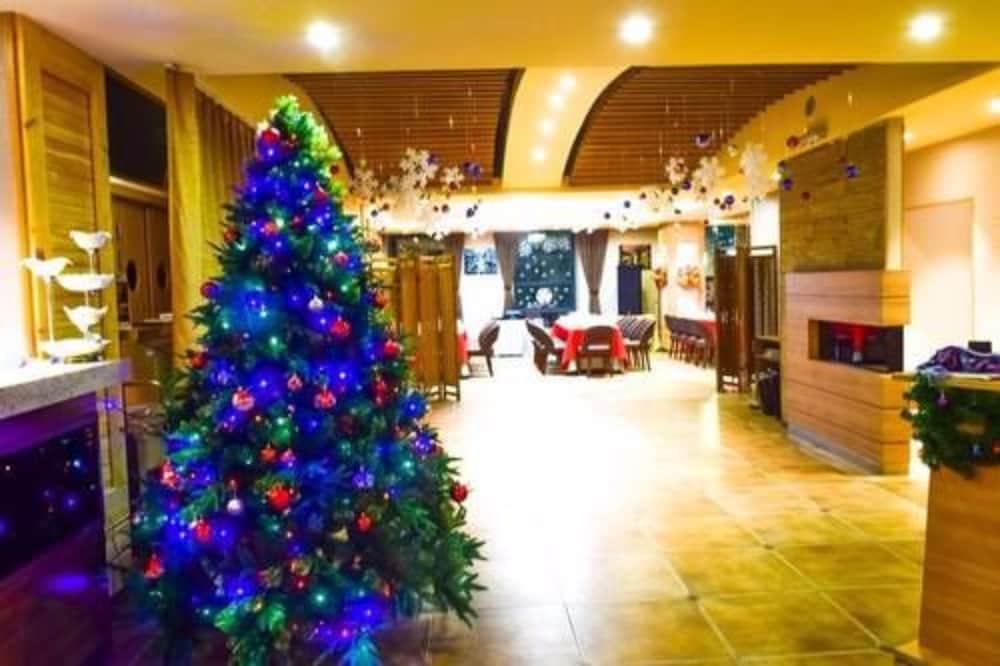 Royal Mountain Hotel 7/50