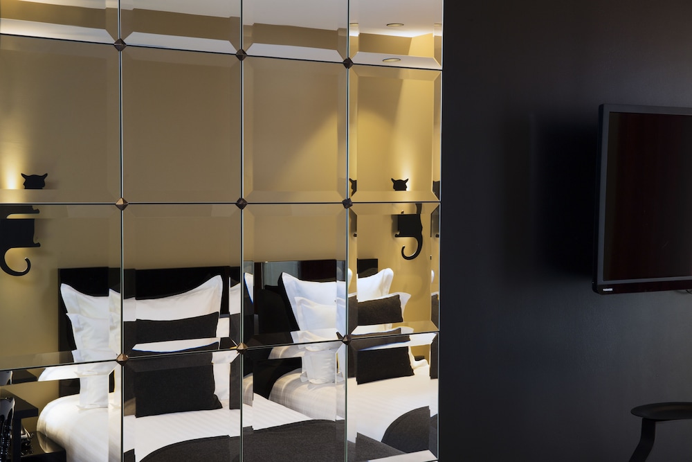 Hotel Le Chat Noir 61/68