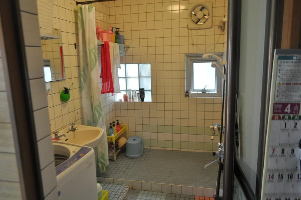 MALE DORM, SHARED, SHARED BATHROOM