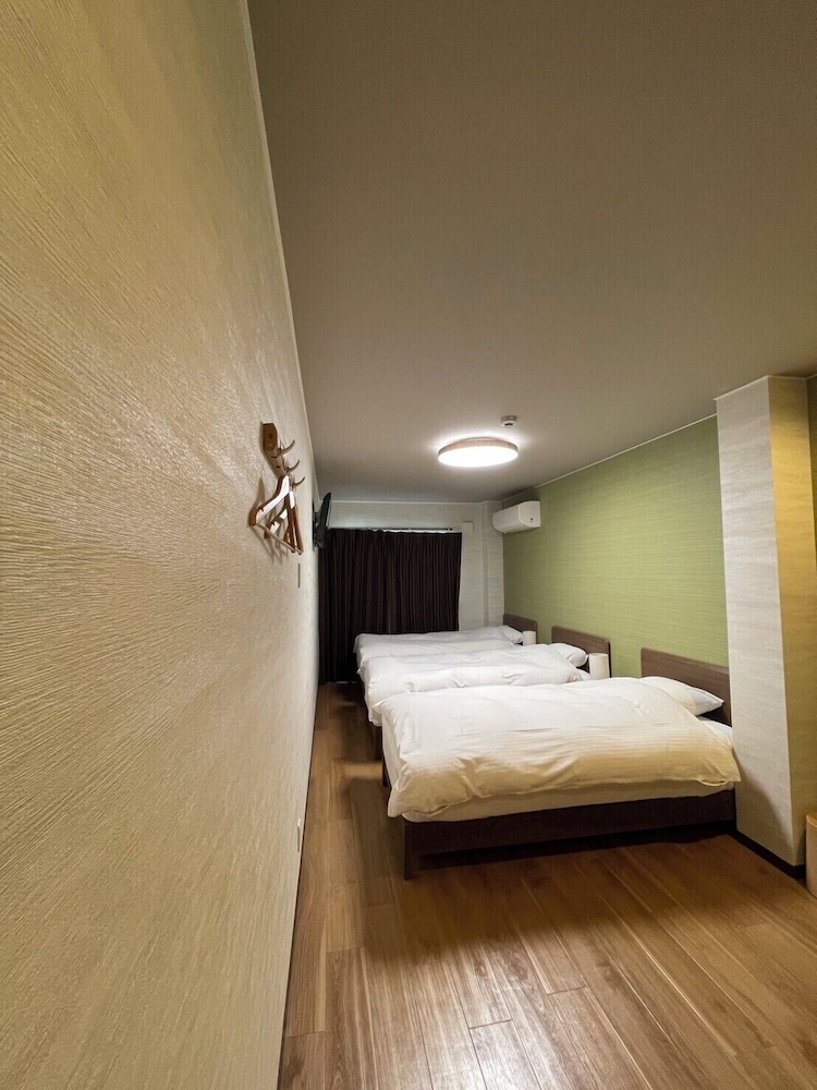 ROOM, TRIPLE