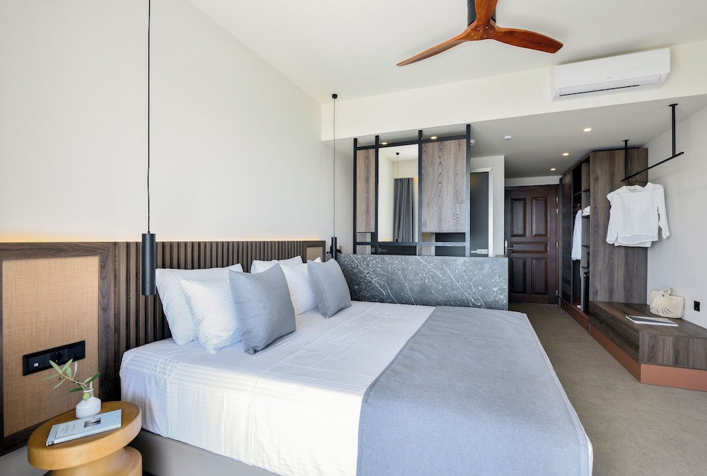 DELUXE, DOUBLE BED, SEA VIEW