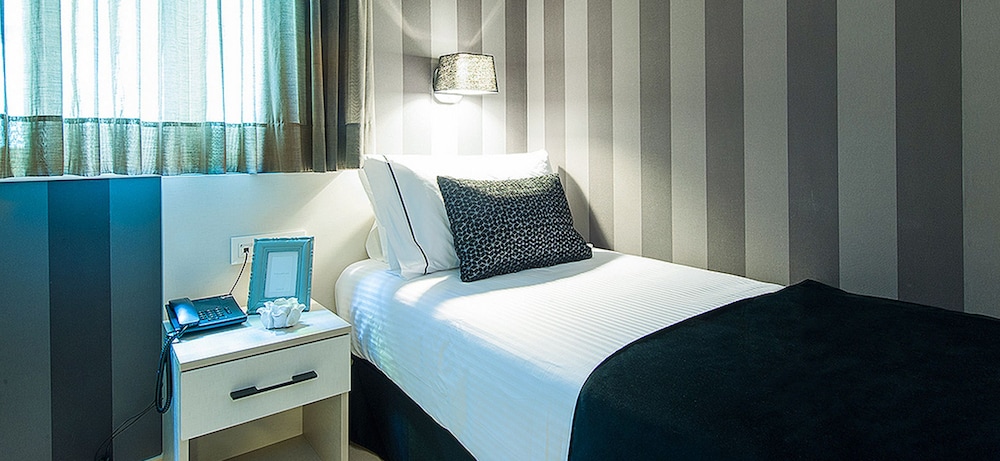 NEW HOTEL COLON 13/61