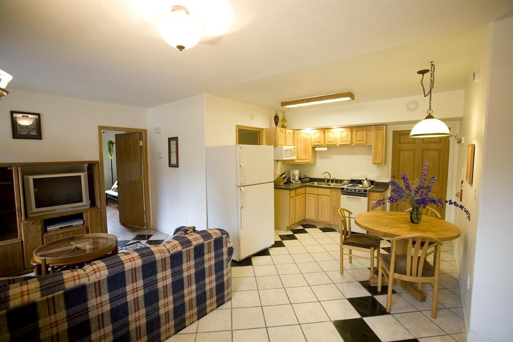 7 Gables Inn Suites 27/50