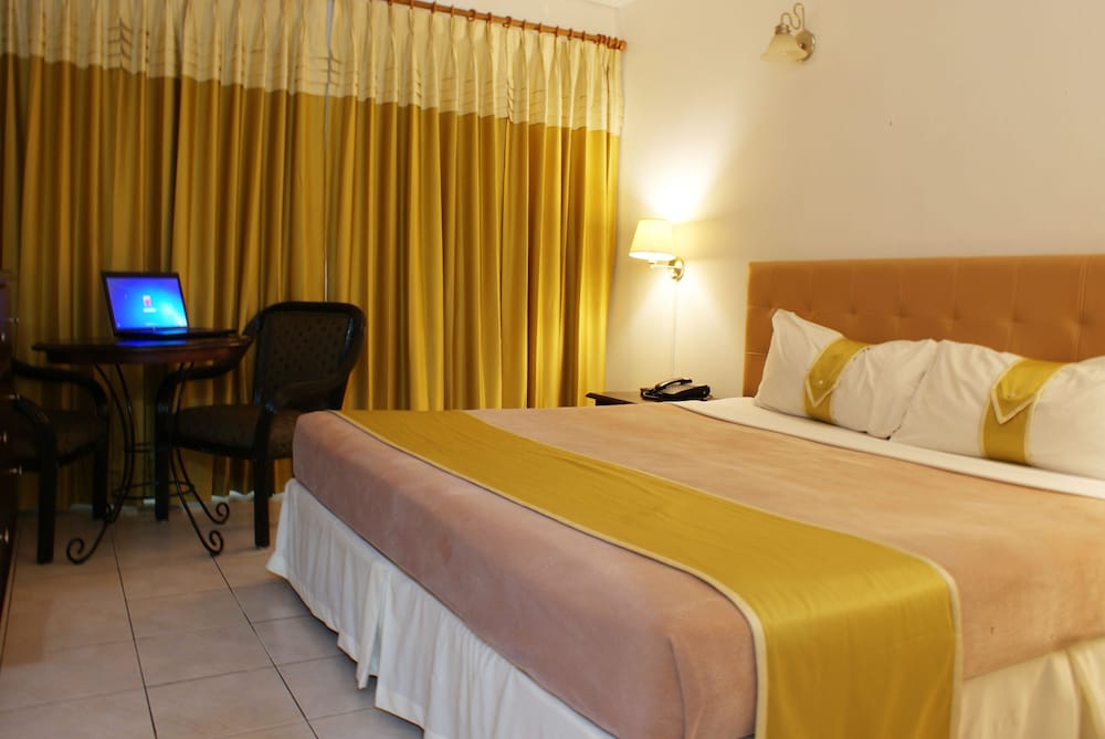 EXECUTIVE, KING BED