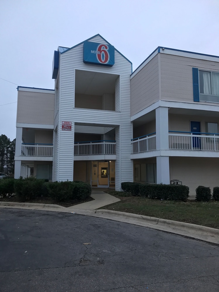 Motel6 Raleigh, NC - North 39/50