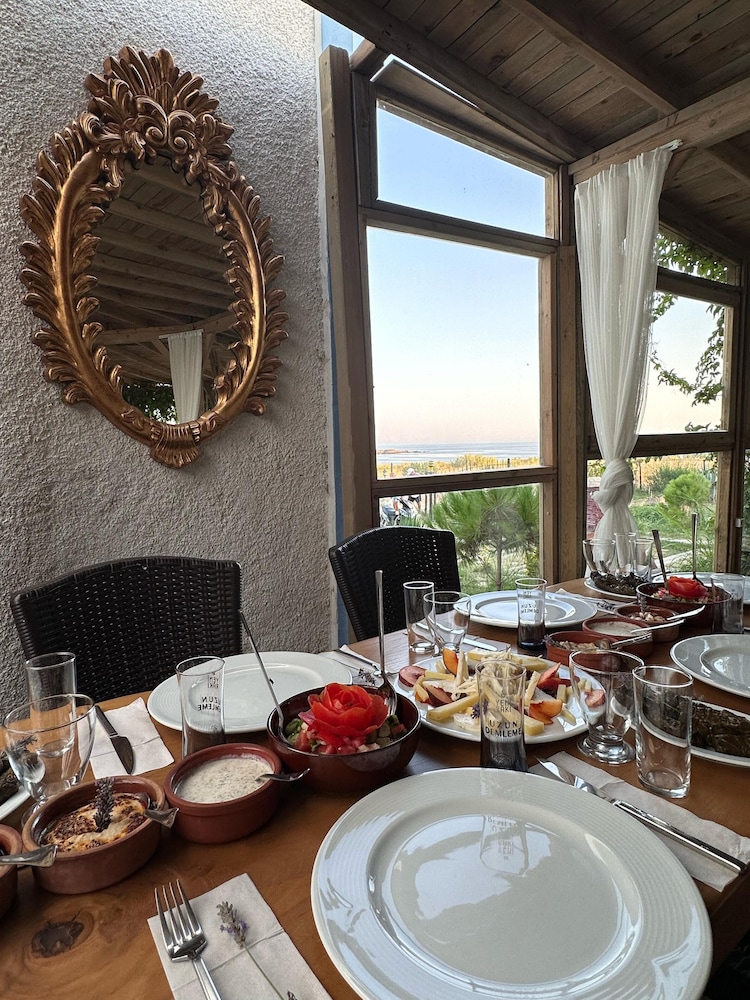 Sukha Inn Otel & Beach 29/50