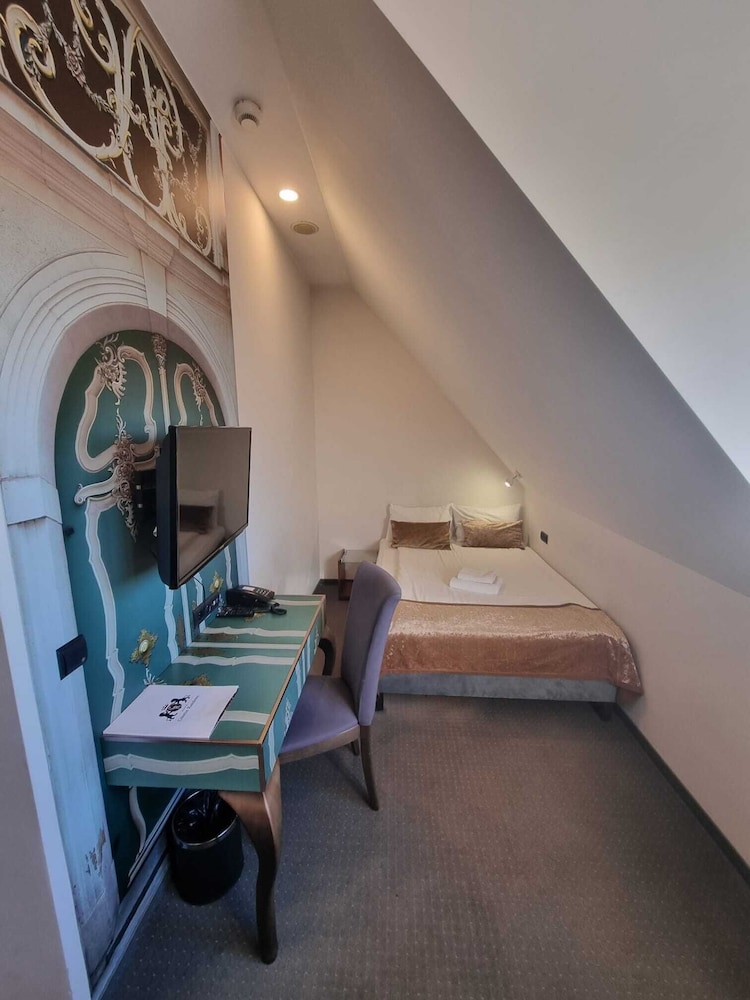 Celestin Residence 29/50