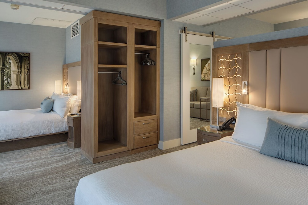 PREMIER, SUITE, 2 BEDS, CITY SIDE, ACCESSIBLE