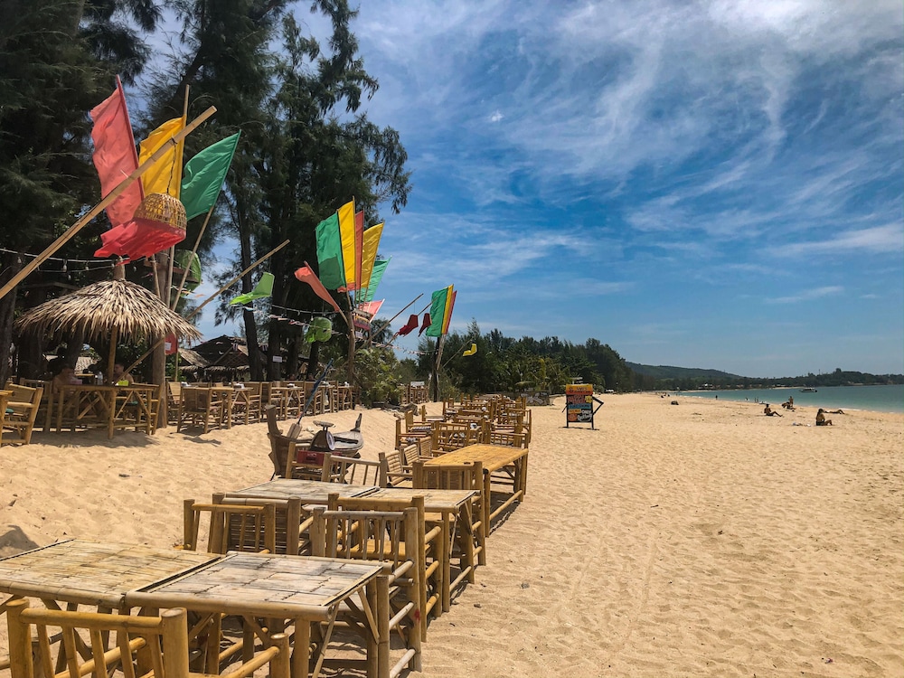 Lanta Palm Beach Resort 50/60