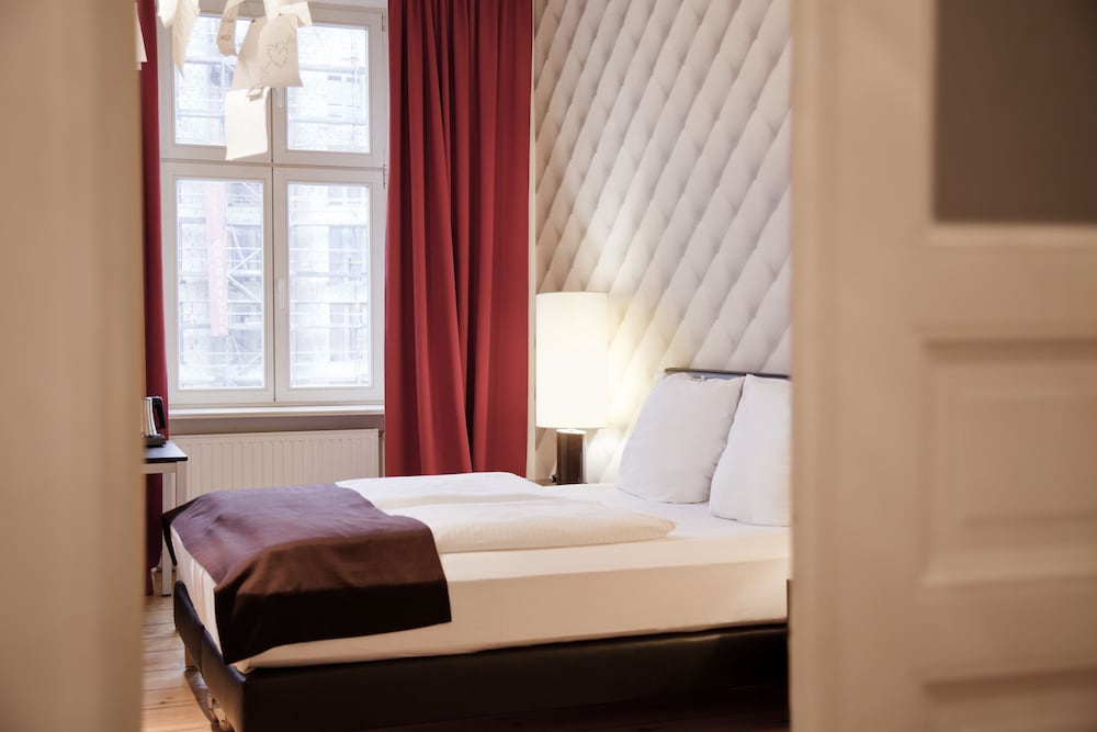 Hotel Adele 12/69