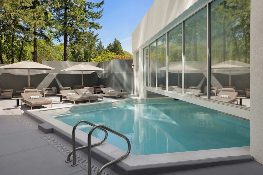 AC Hotel By Marriott Portland Lake Oswego 33/68