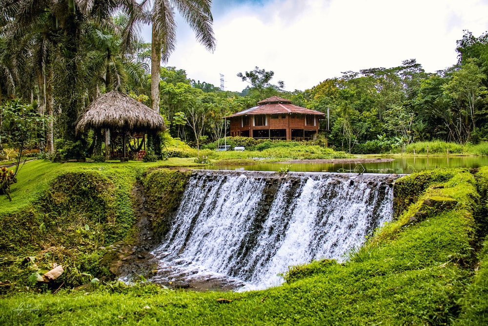 Macaw Lodge 60/64