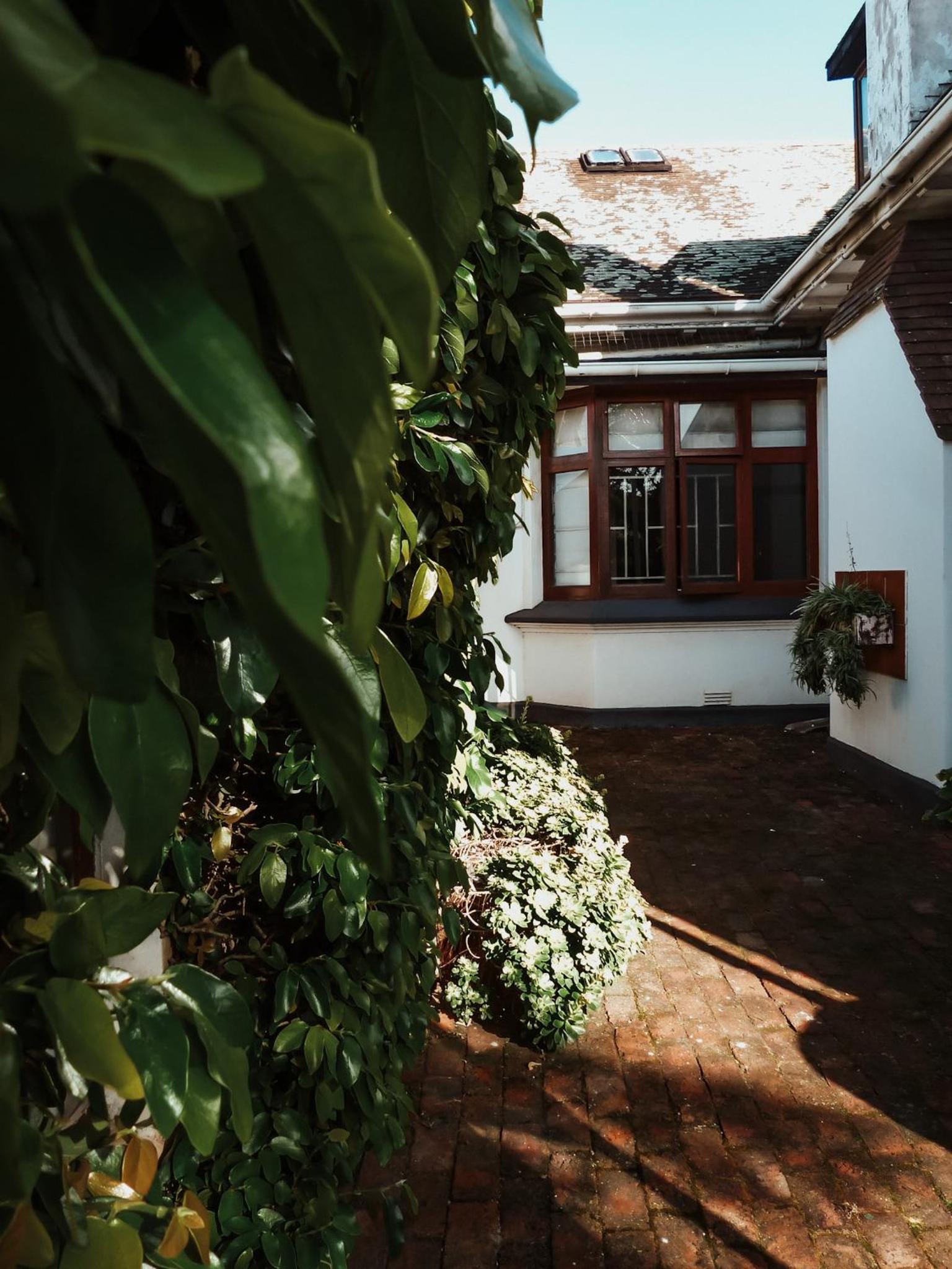 King George's Guest House 15/17