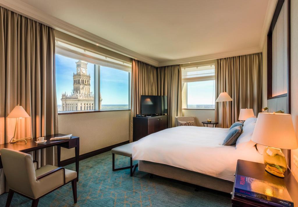 Classic, Queen Bed, Palace View, Lounge Access