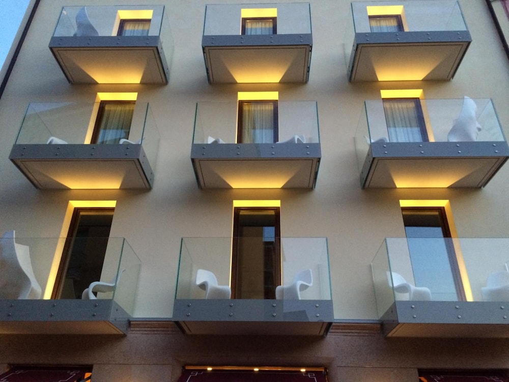 Hotel Miro 1/36