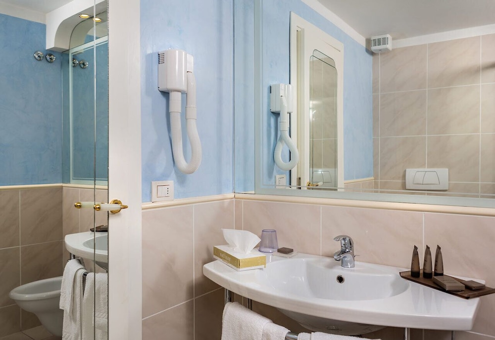 Hotel Lunariccione 33/36