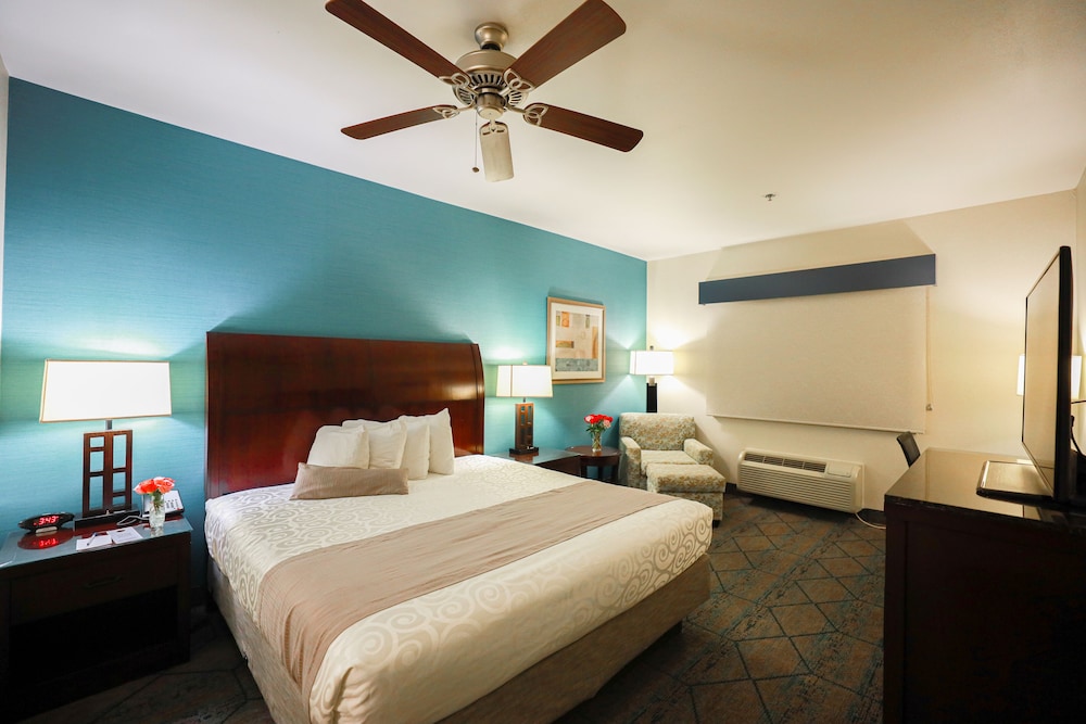 Best Western Plus Wasco Inn & Suites 34/63