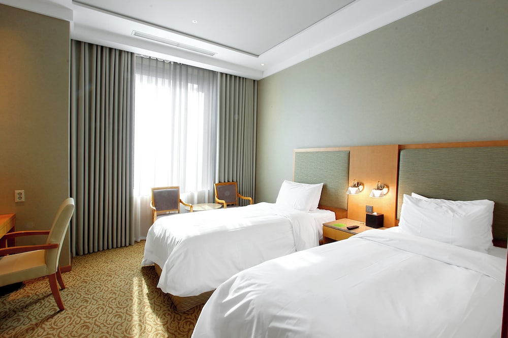 GRAND, EXECUTIVE, TWIN BEDS